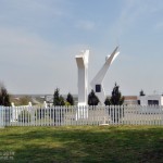 У Вилову обновљен споменик храбрим пилотима