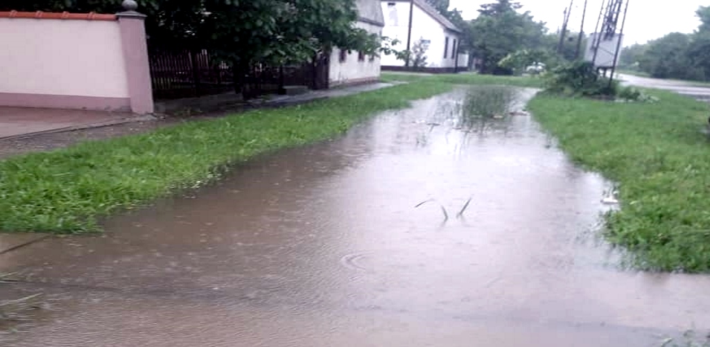 titel rit poplavljena ulica