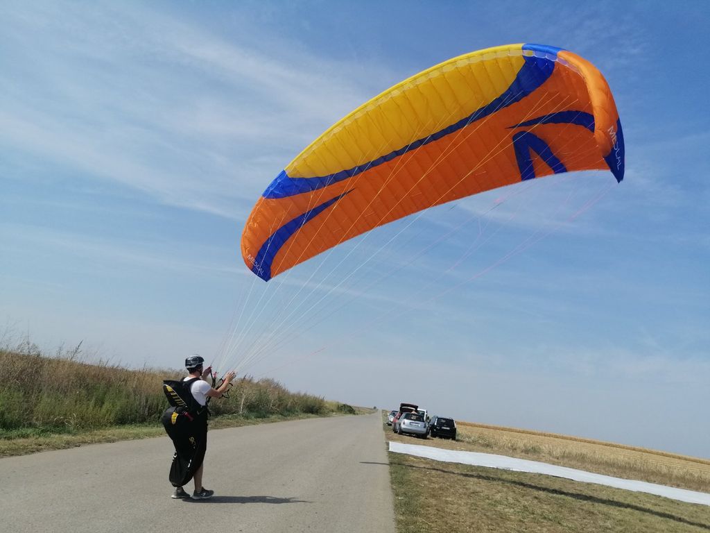 Titelski-breg-2-kolo-lige-Srbije-u-paraglajdingu